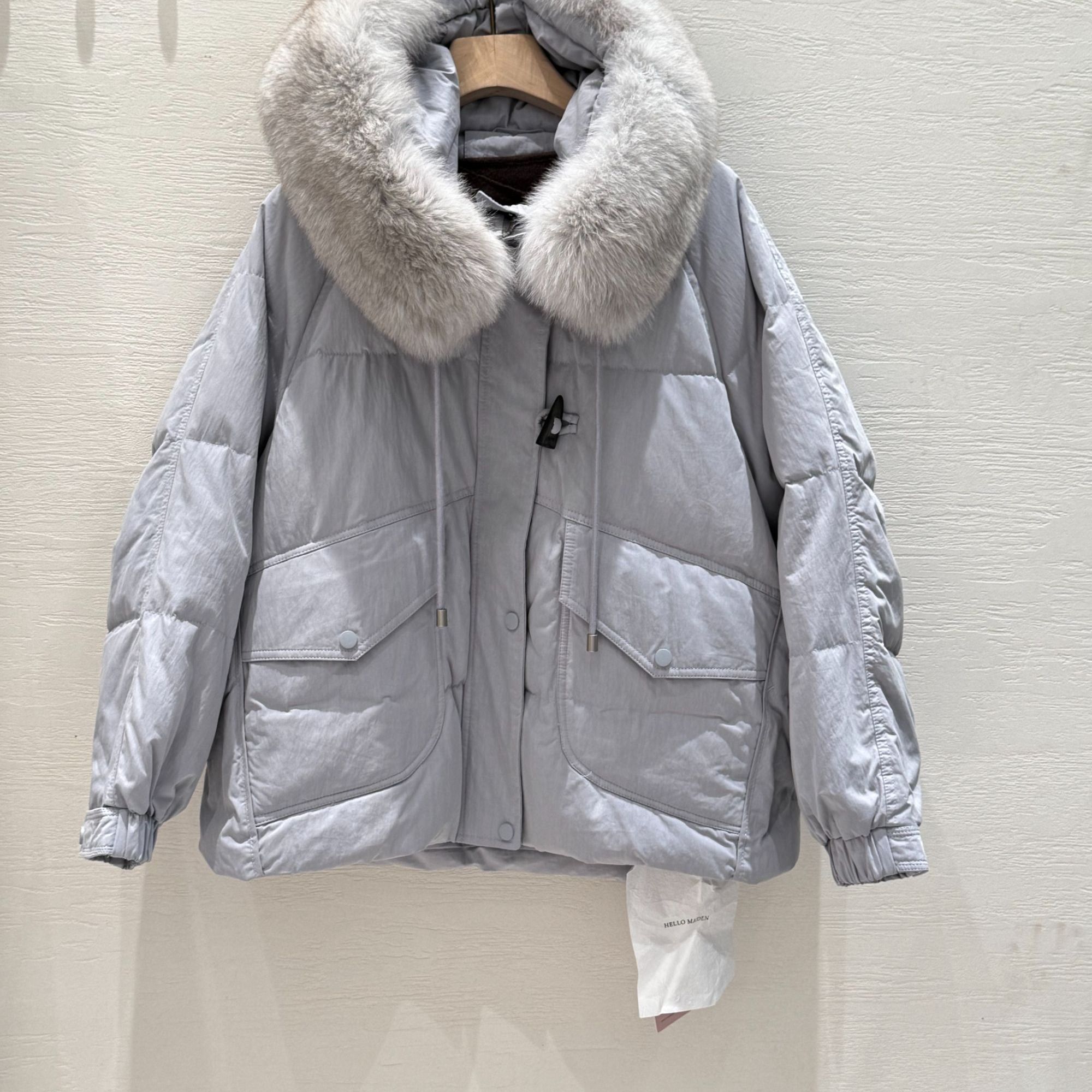 哈喽大毛领短款羽绒服