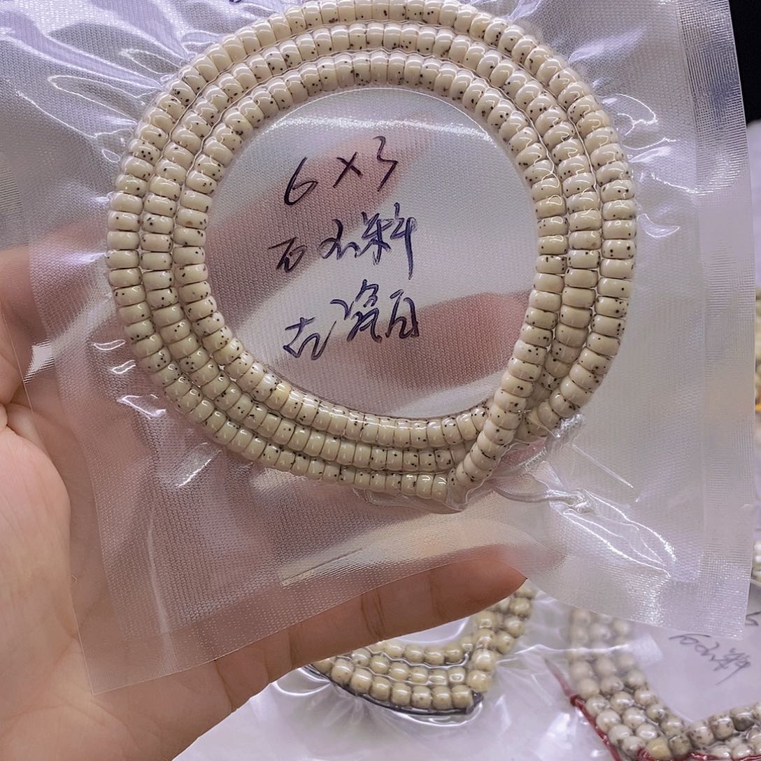 小***灰星月菩提吊坠石玉