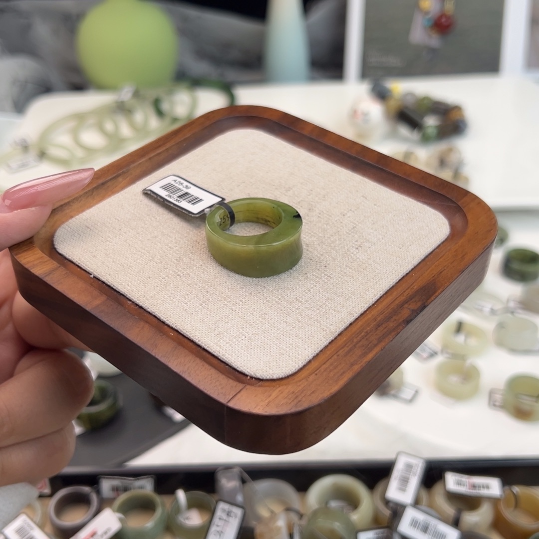 和田玉（糖玉）未镶嵌戒指N32碧玉盾牌直径18.1不退换