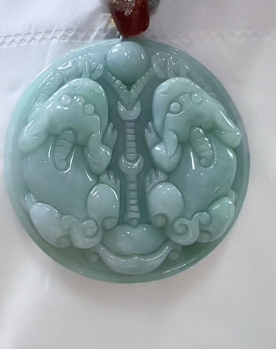 天然翡翠A货双貔貅吊坠（多样性发货发其一）宽高48-52厚11-13送绳