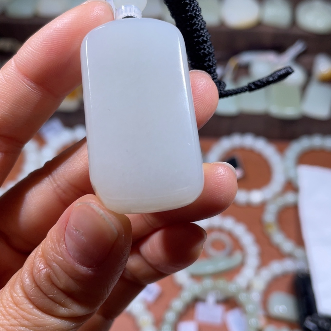 和田玉（糖玉）未镶嵌颈饰