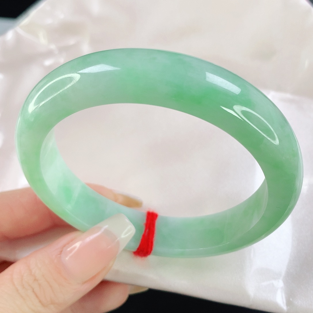 翡翠手镯未镶嵌57圈口