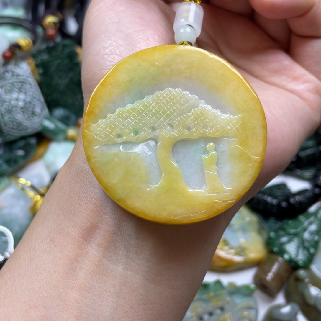 翡翠颈饰未镶嵌牌子