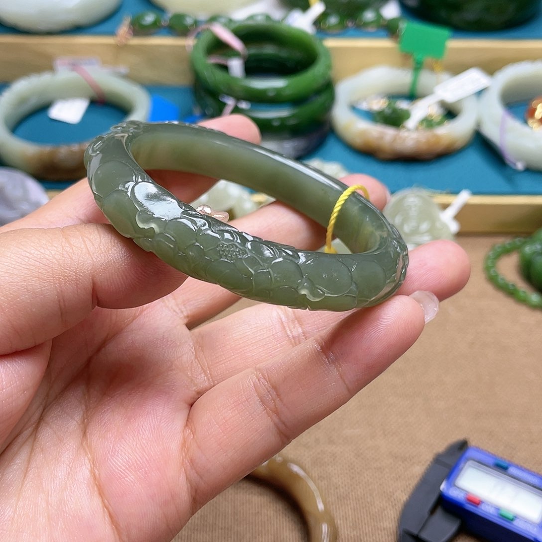 【闪购商品】和田玉手镯5657圈口78未镶嵌