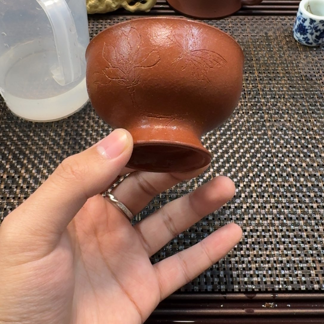 红降坡高足杯刻绘主人杯