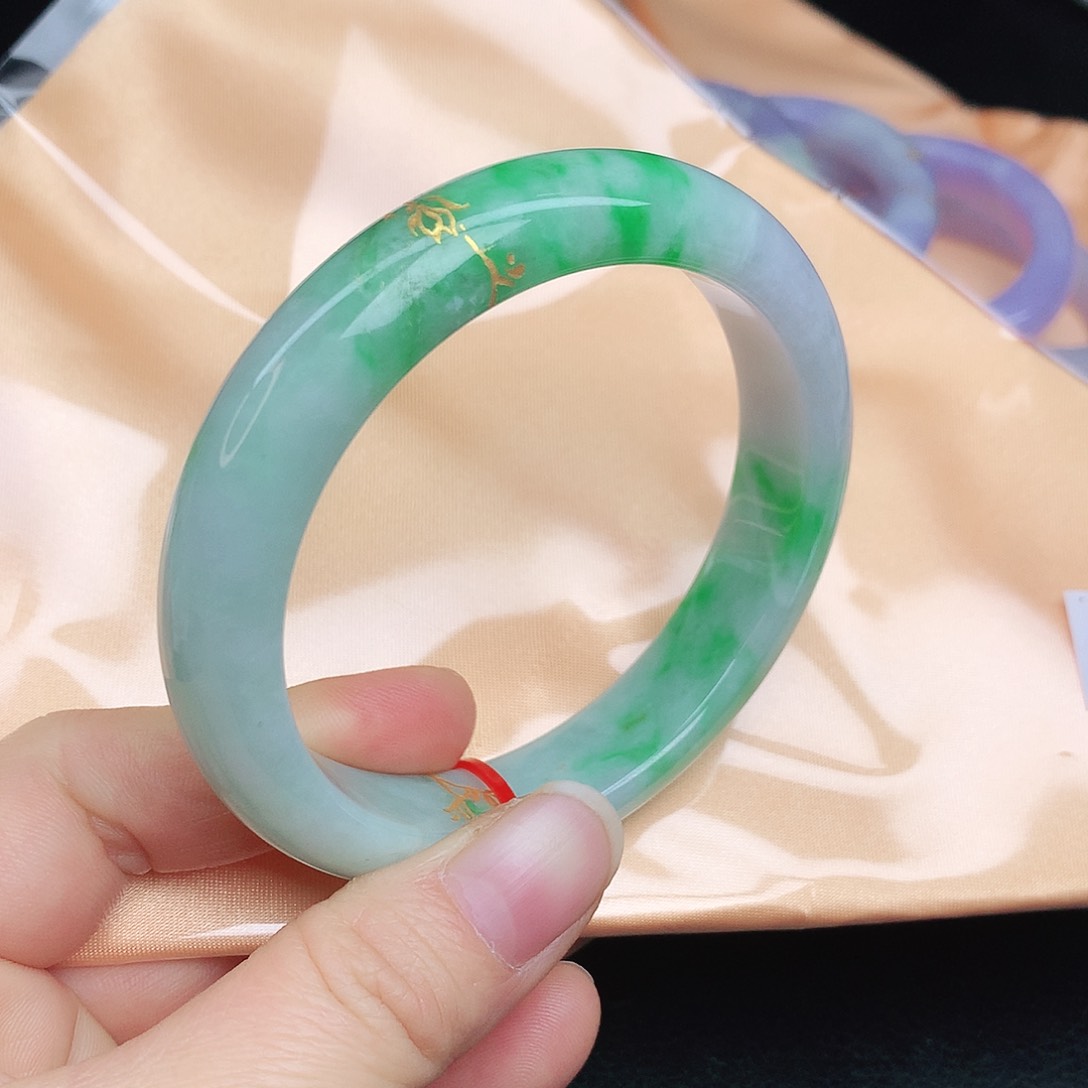 翡翠手镯未镶嵌8308cvvvbbn