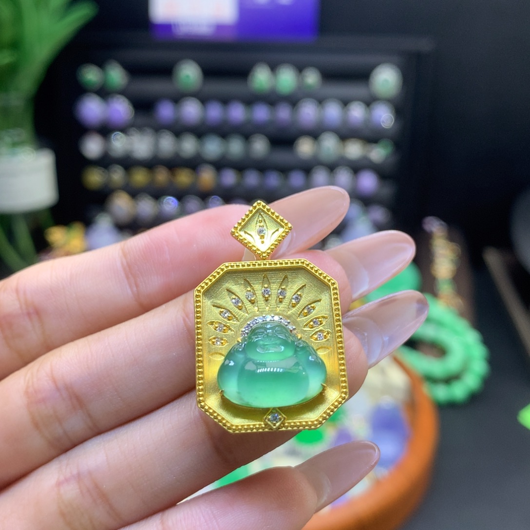 翡翠18K金镶嵌颈饰