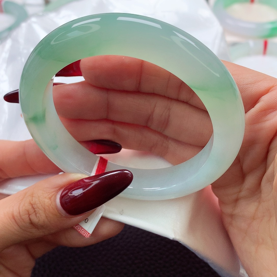 翡翠手镯未镶嵌55.56.57果冻胶飘金丝绿 小万必拍