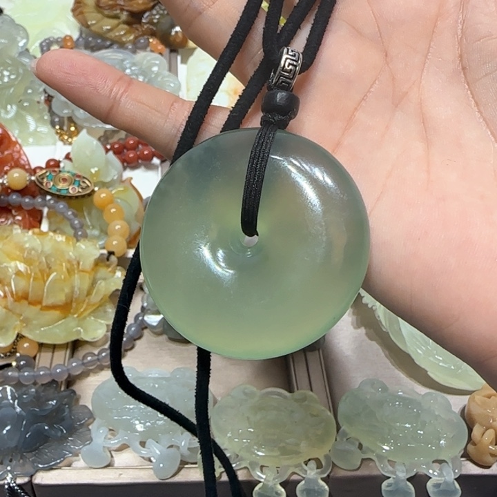 蛇纹石玉吊坠未镶嵌