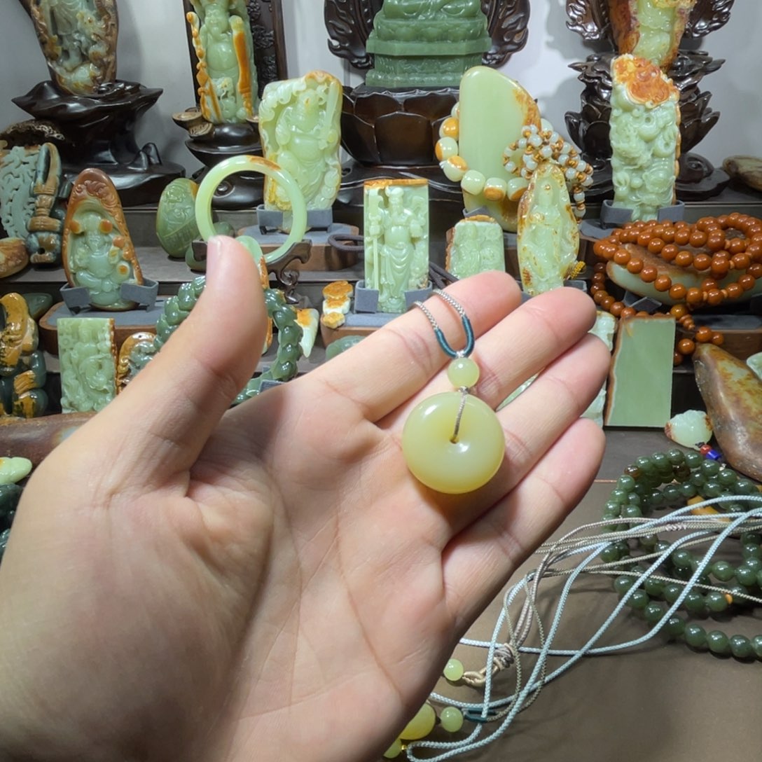 透闪石质玉平安扣未镶嵌