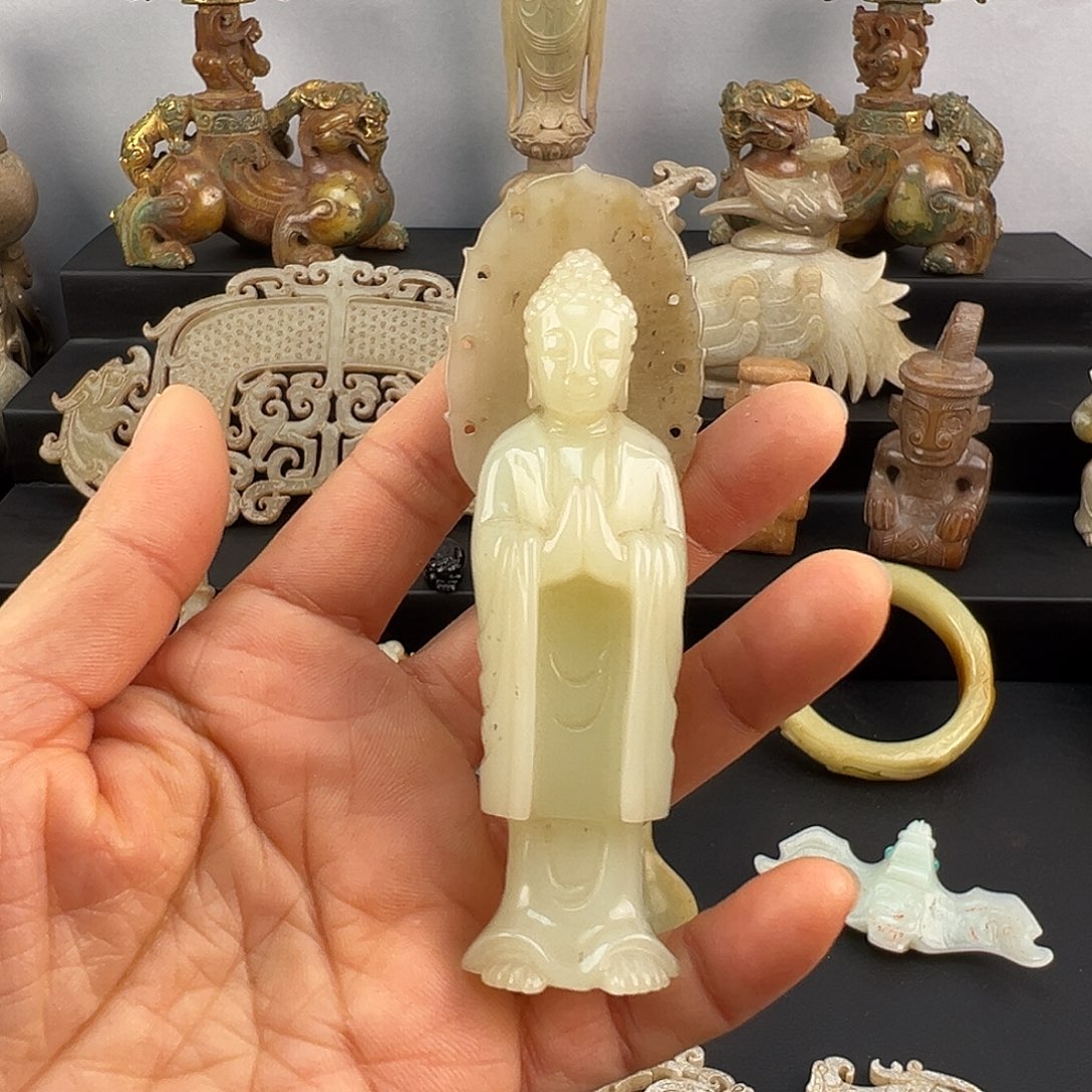 未镶嵌和田玉挂件向****界