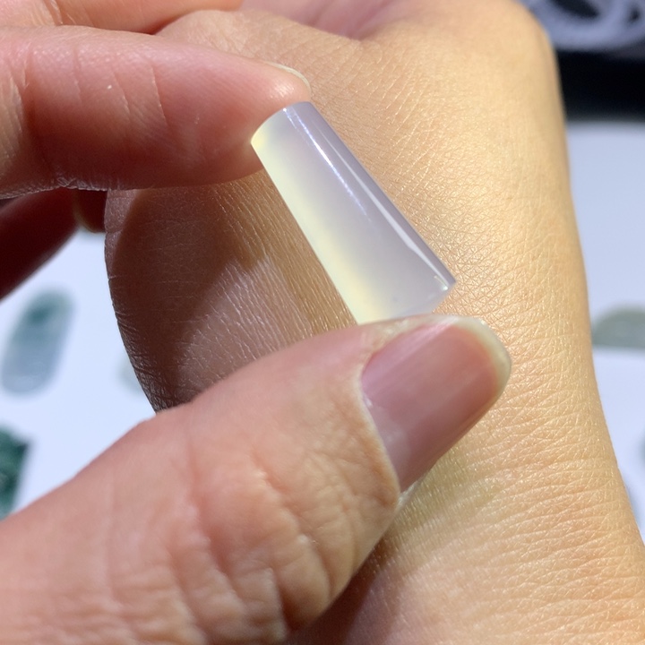 翡翠颈饰未镶嵌无事牌