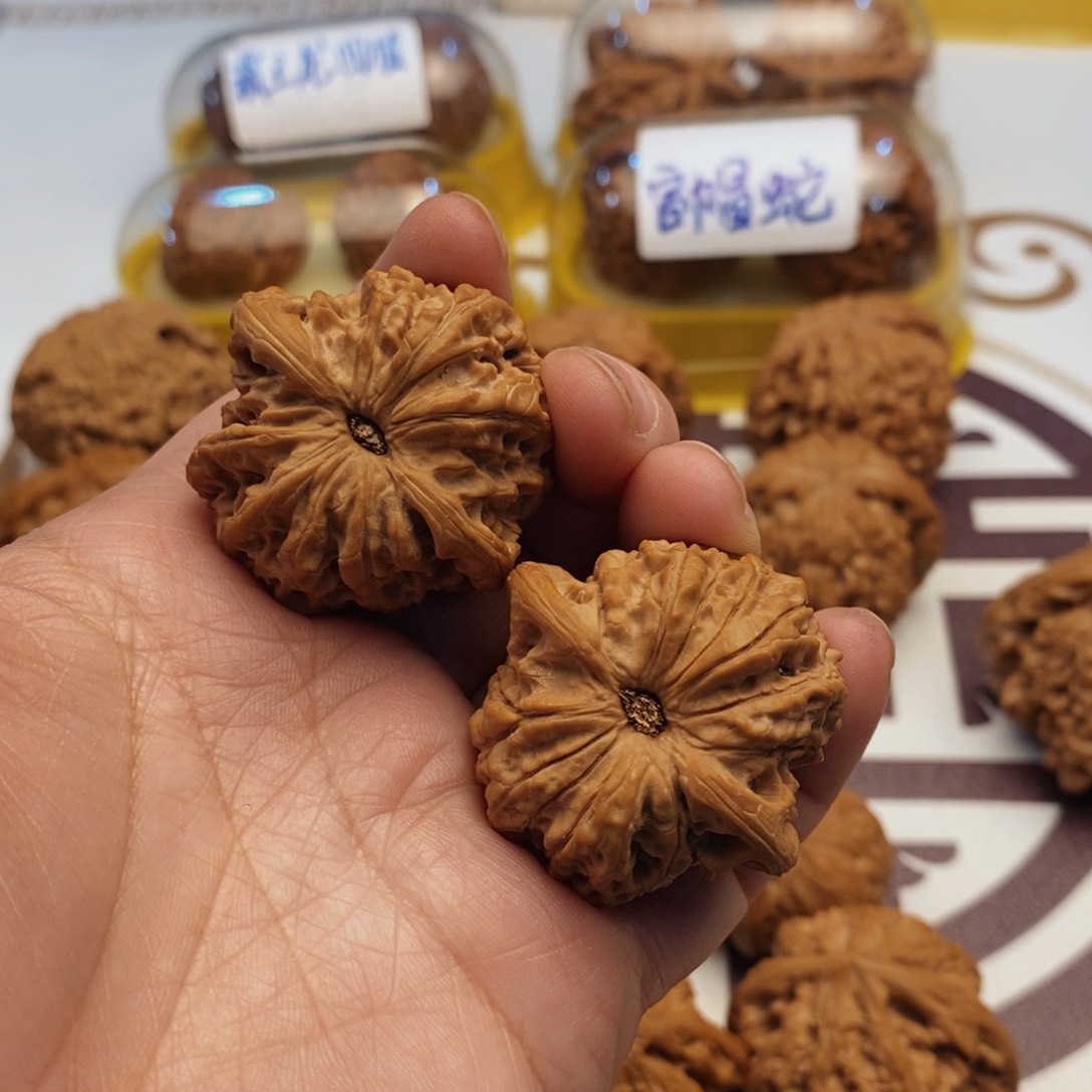 文玩核桃吊坠血麒麟39尺