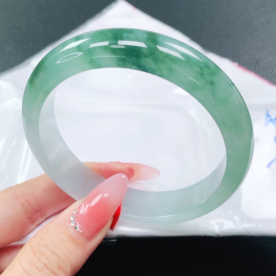 翡翠手镯未镶嵌57圈