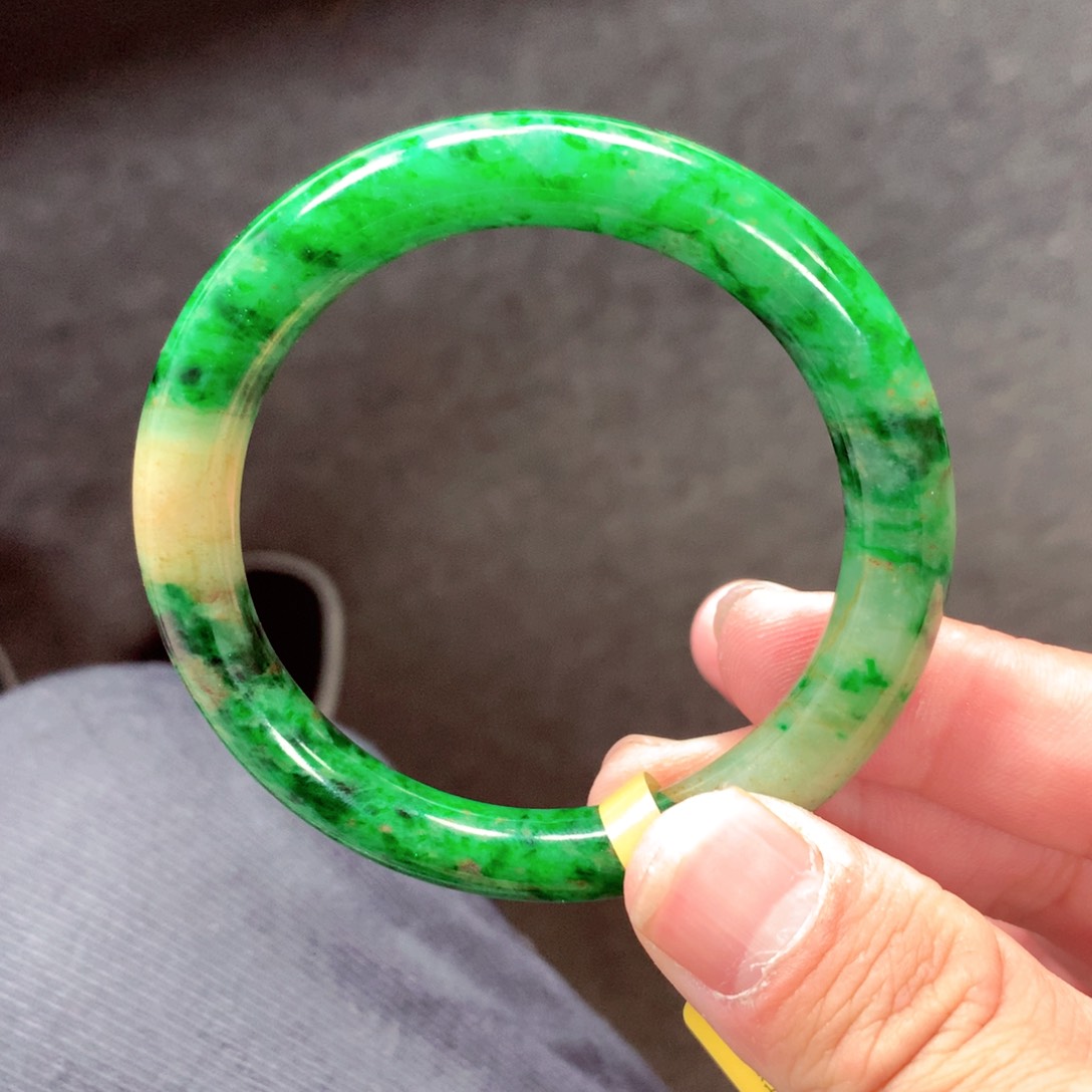 翡翠手镯未镶嵌缅甸