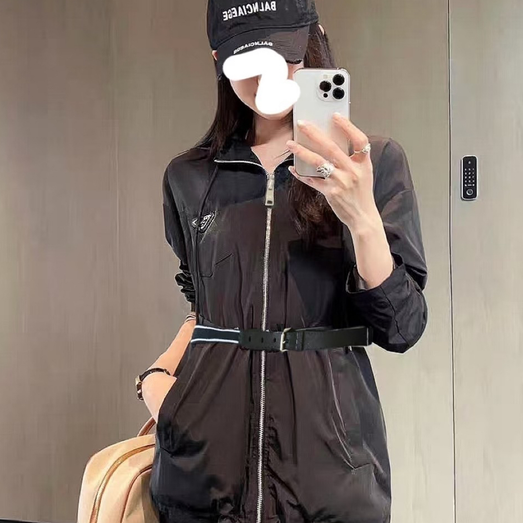 未使用 Prada/普拉达 000979  黑色尼龙金属三角标连帽外套36码