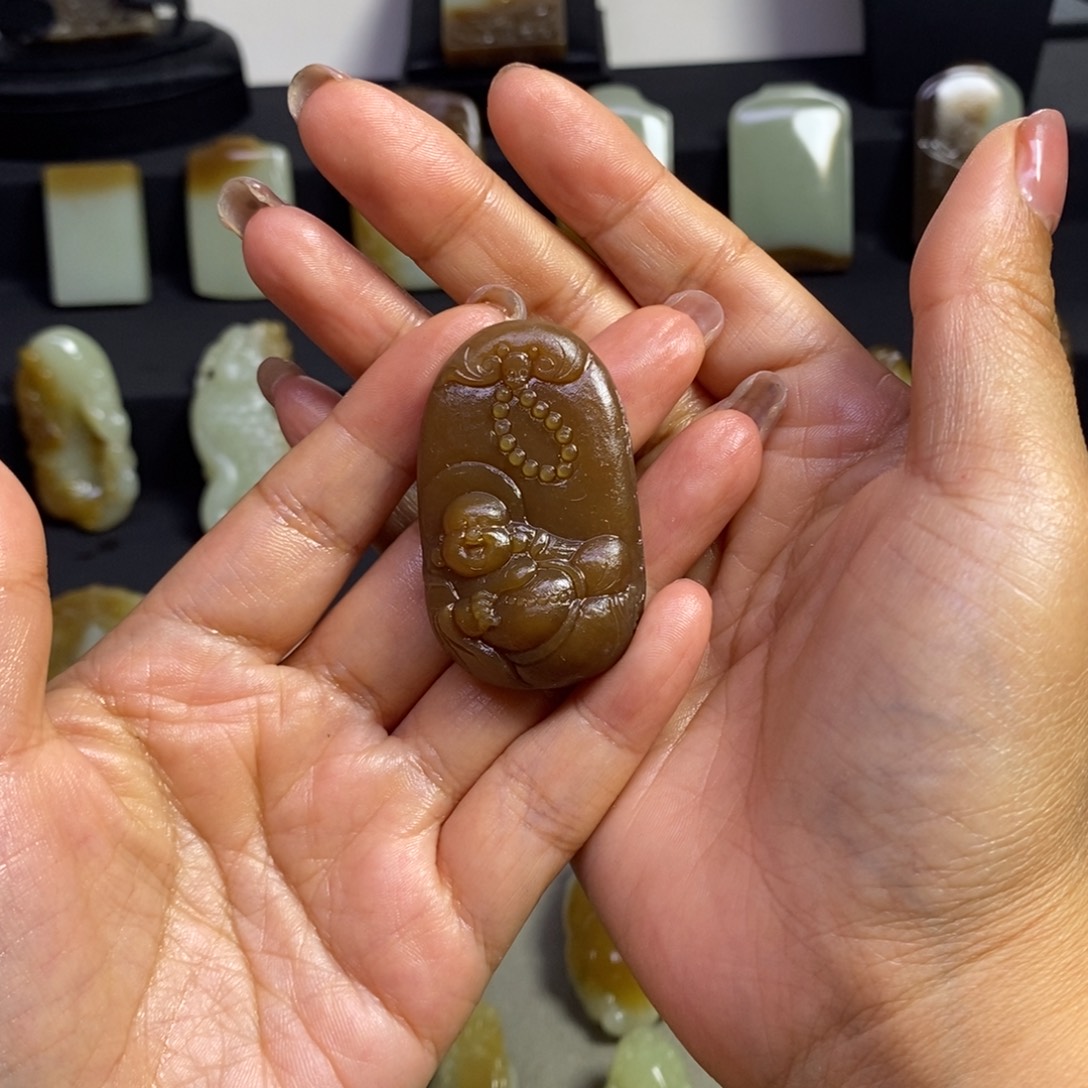 张***停颈饰未镶嵌和田玉（糖玉）定制款
