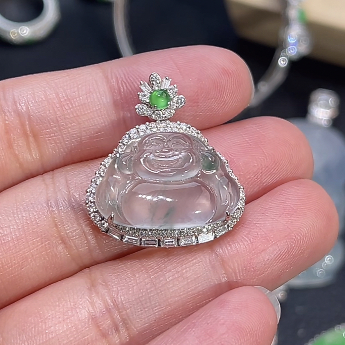 18k金镶嵌翡翠玻璃种飘花佛公吊坠