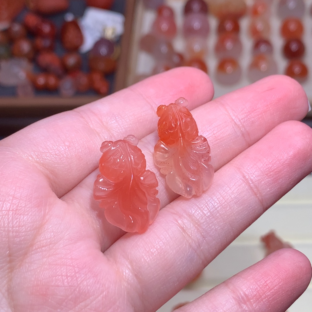 左***优南红玛瑙未镶嵌珠宝半成品大尾巴鱼