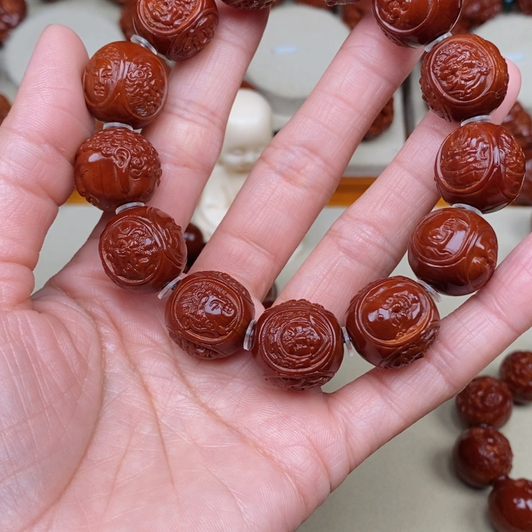 橄榄核吊坠上***牌万佛，