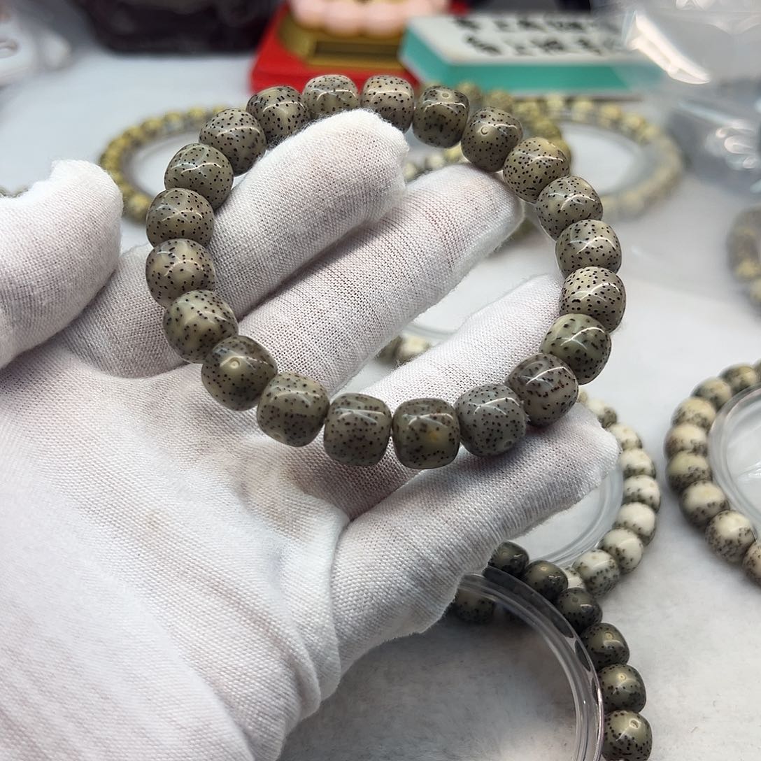 王***@吊坠星月菩提11×10星点均匀223