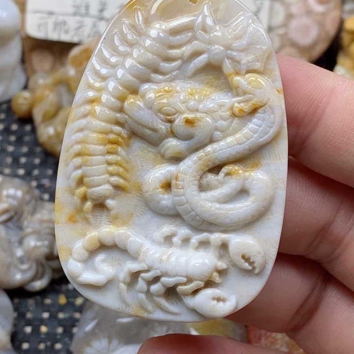颈饰未镶嵌硅化珊瑚（珊瑚玉）小*奥