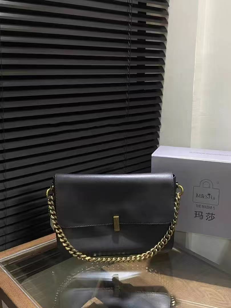 新款时尚百搭女士小众单肩斜挎包CH65