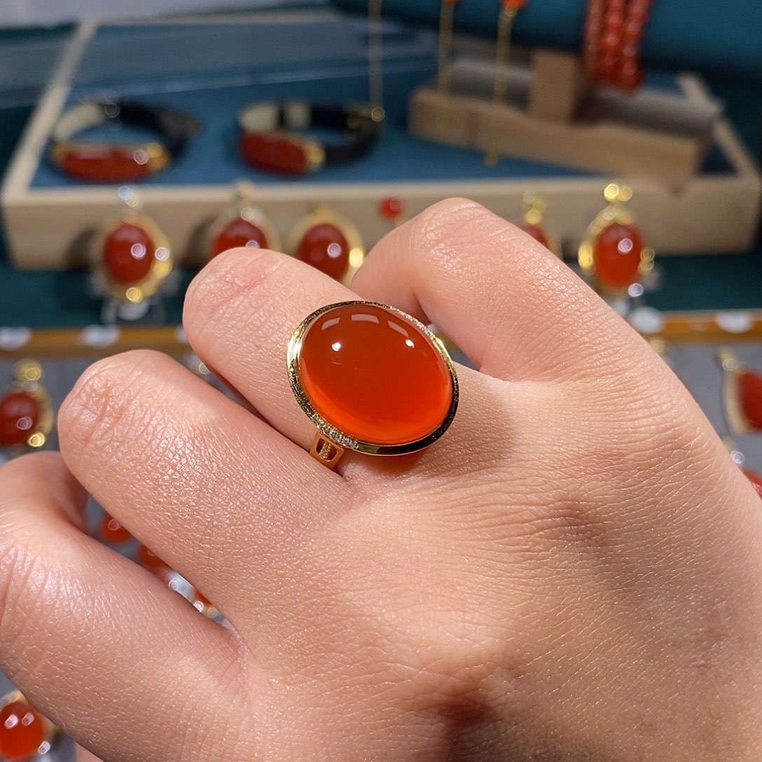 南红玛瑙戒指18K金镶嵌