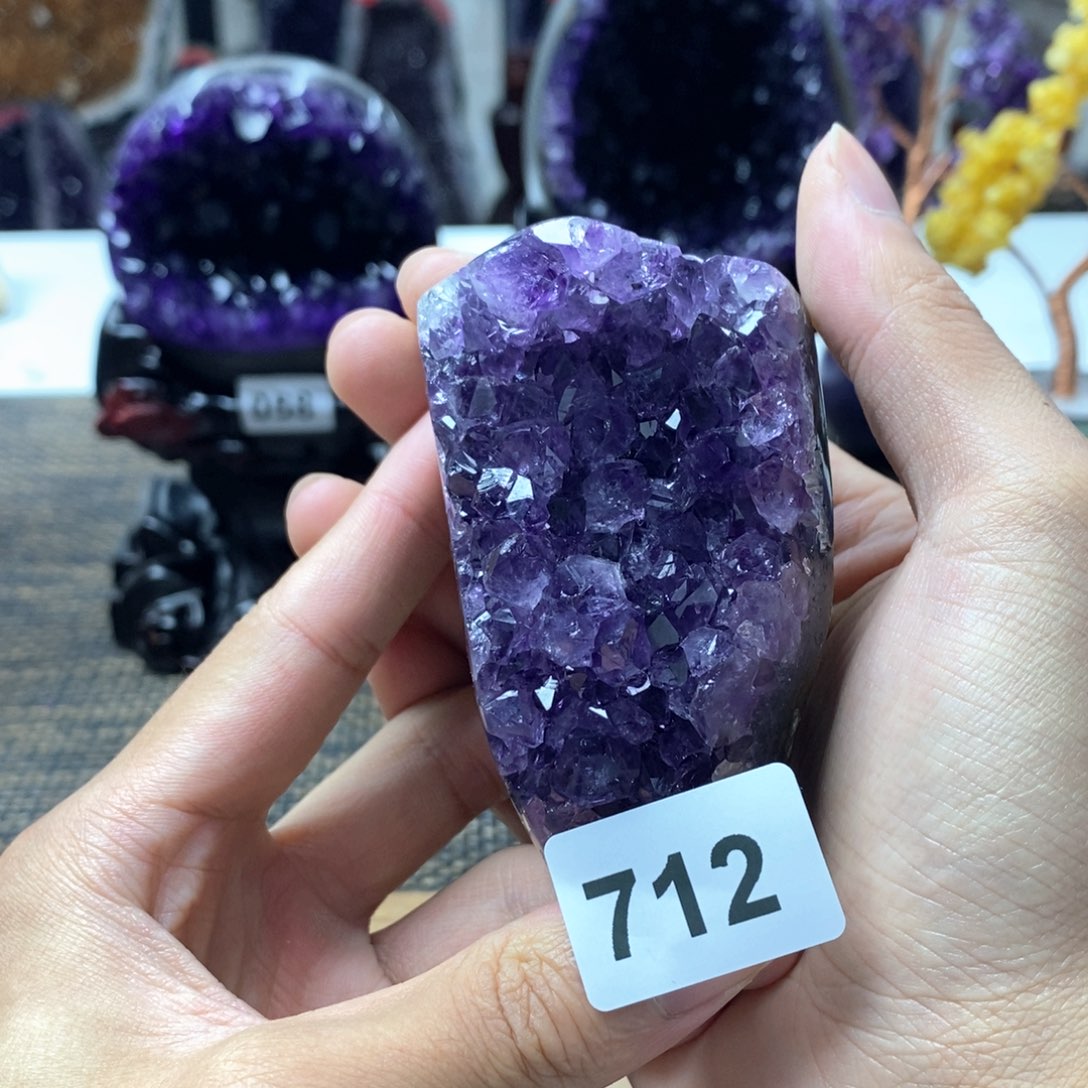 紫晶未镶嵌大型摆件（非配饰）