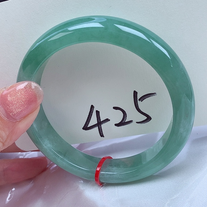 翡翠手镯未镶嵌翡翠