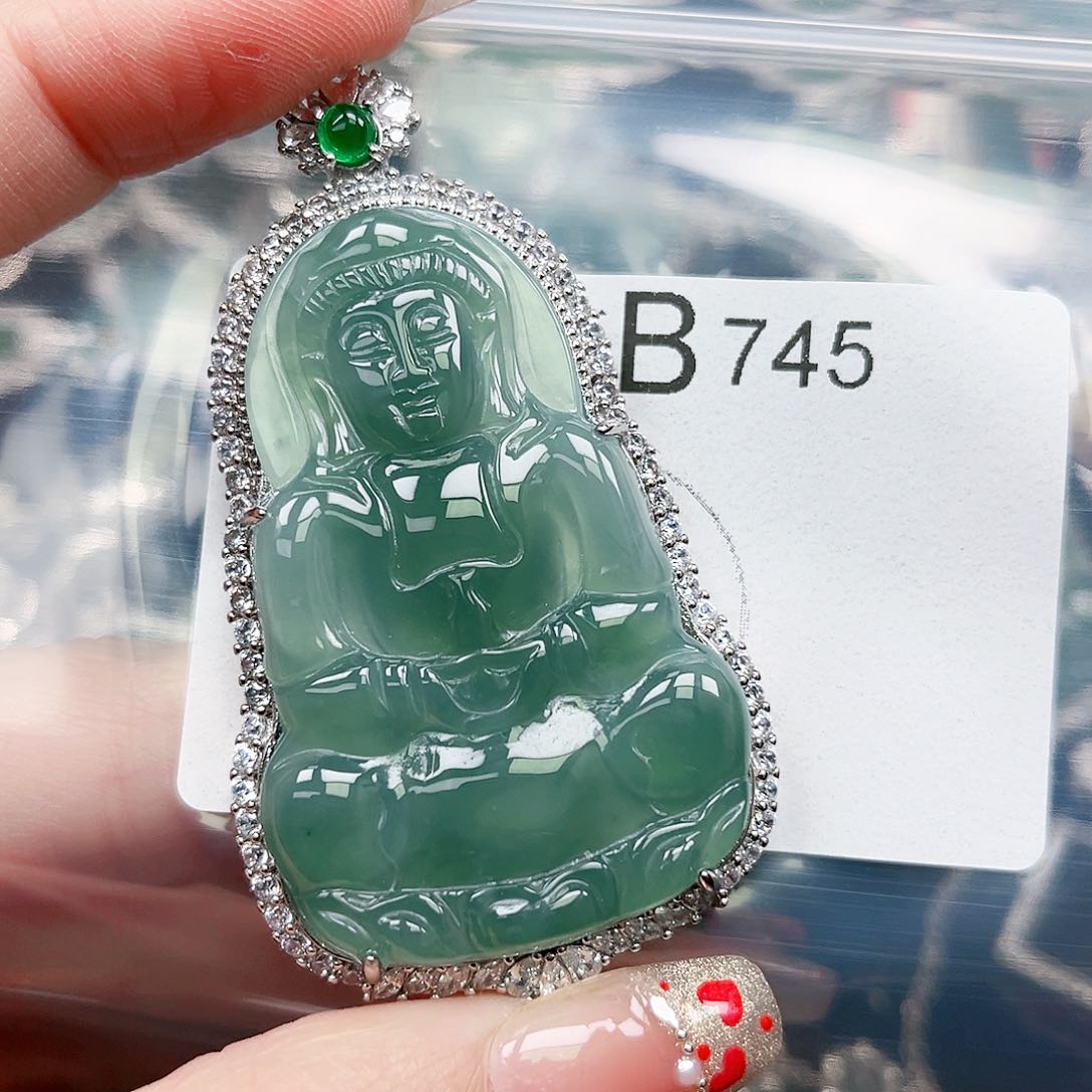 翡翠颈饰未镶嵌翡翠745