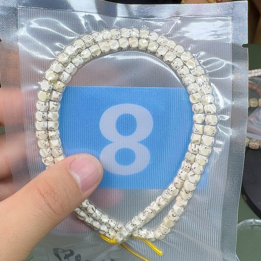 星月菩提吊坠65巧克力。  8