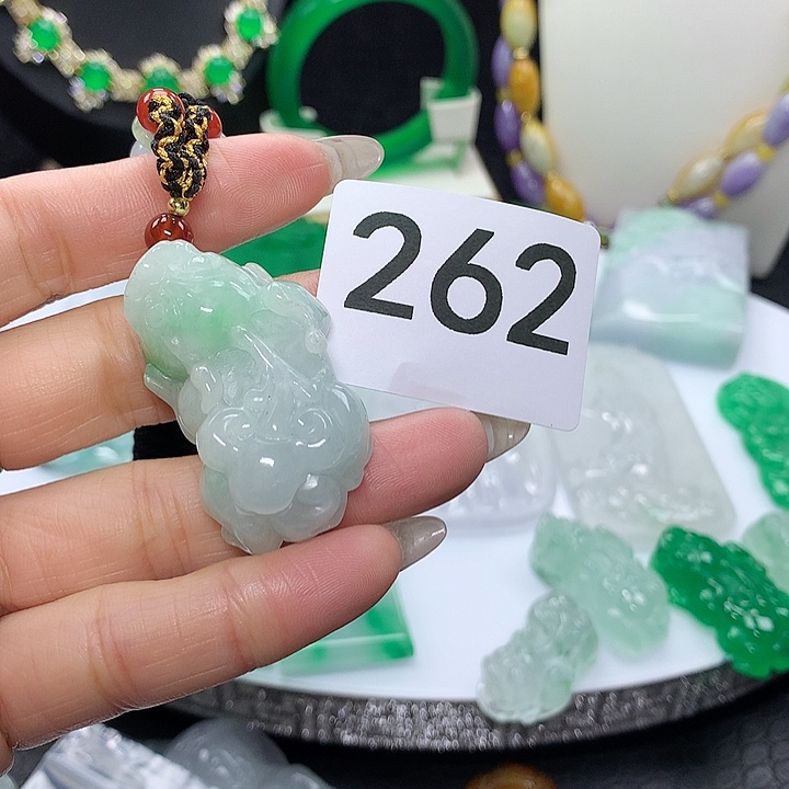 翡翠吊坠(赠链)未镶嵌