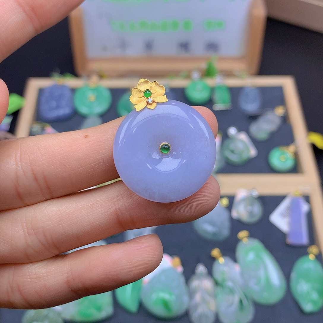 翡翠颈饰18K金镶嵌翡翠