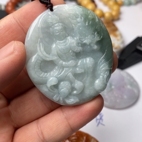 翡翠颈饰未镶嵌翡翠