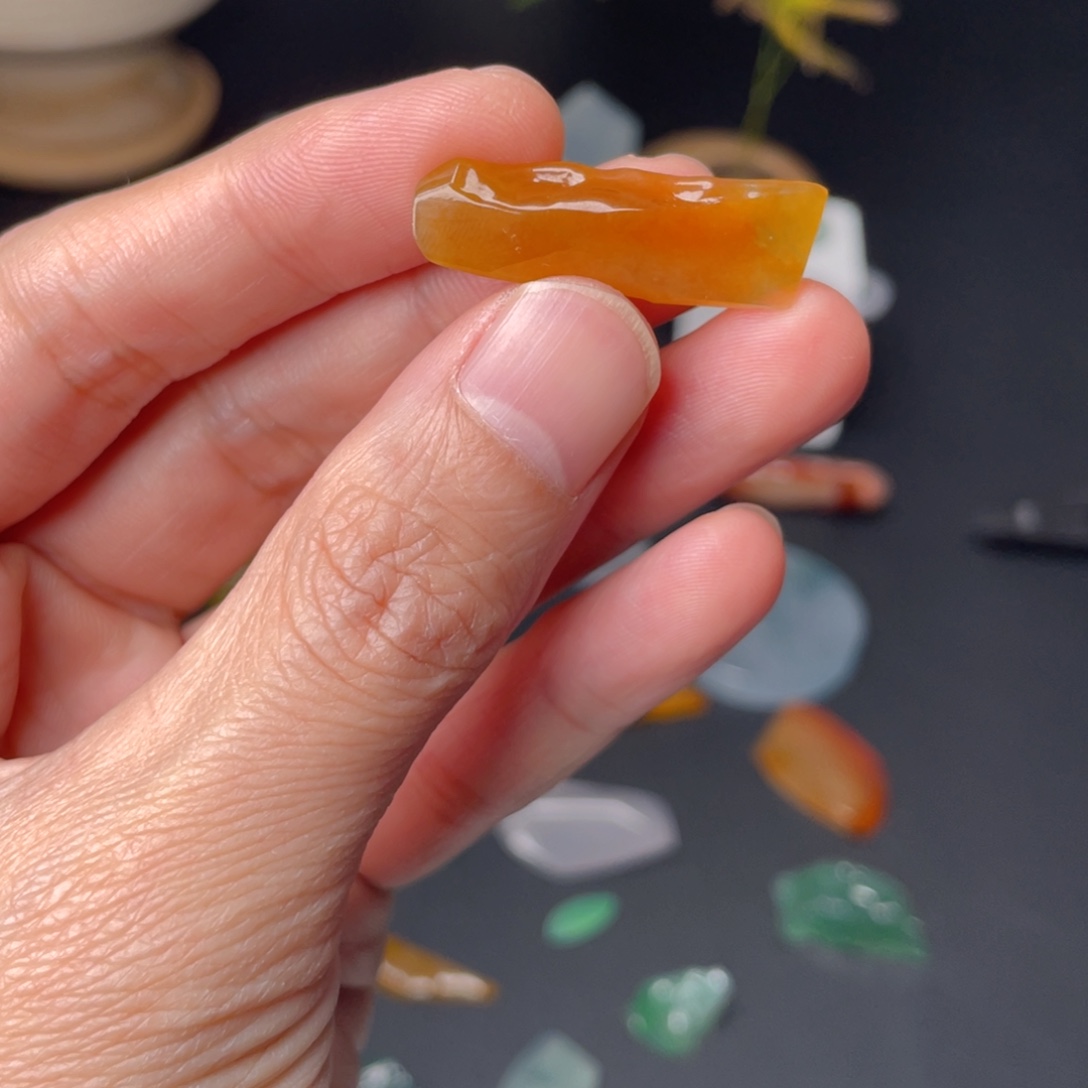 翡翠未镶嵌颈饰好看