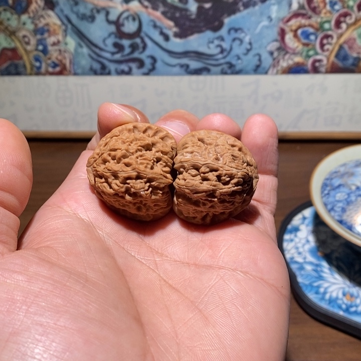 哎***哥核桃文玩核桃三角白