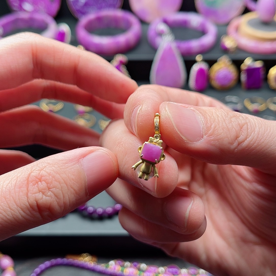 苏纪石（舒俱来）吊坠18K金镶嵌