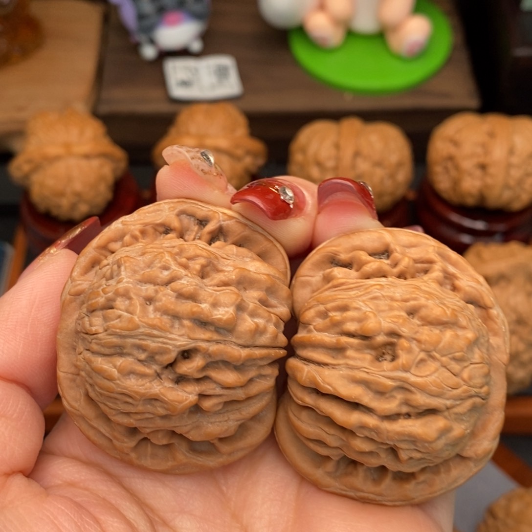 文玩核桃把件蒋**业四座楼43