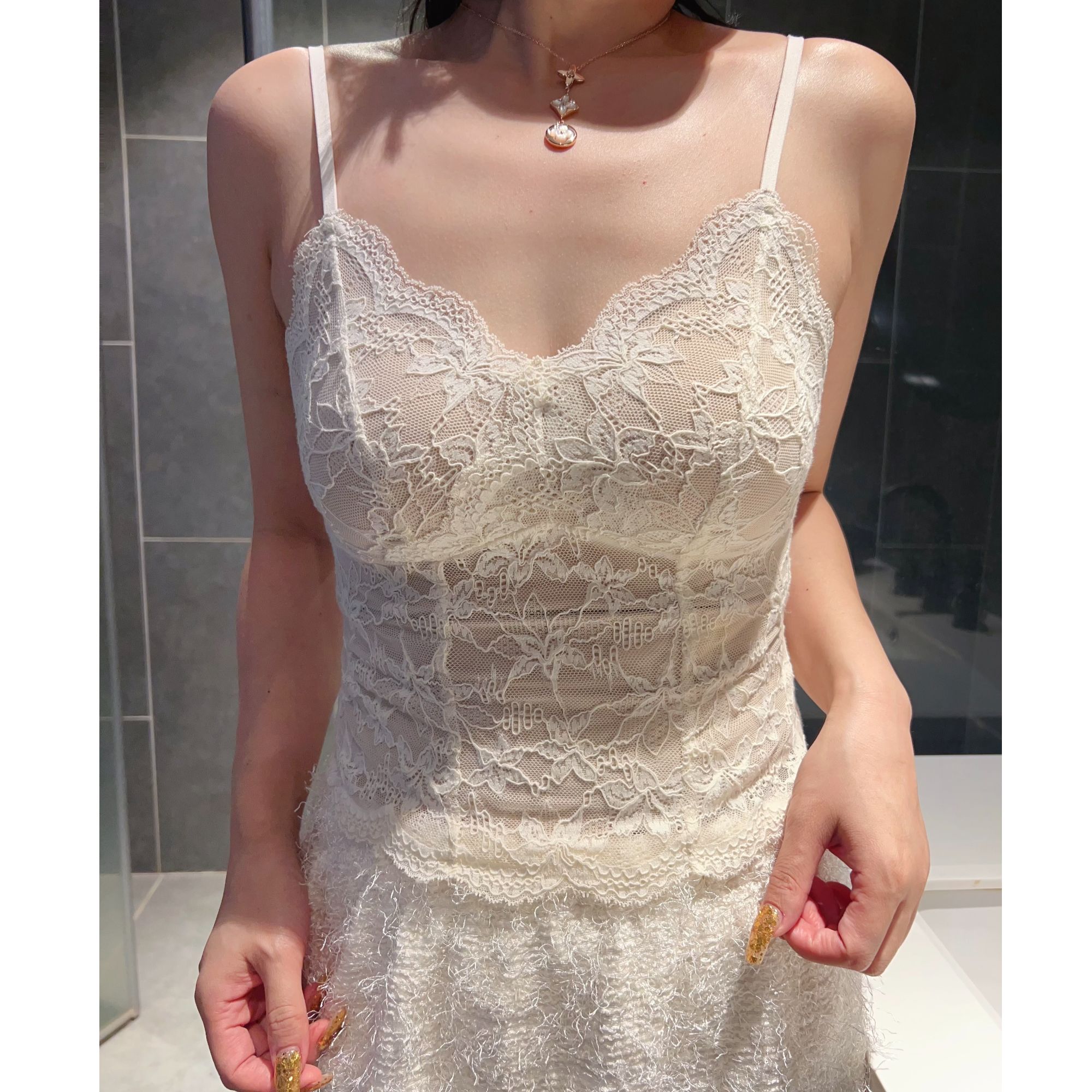 法式蕾丝磨毛内搭女秋冬款V领带胸垫保暖吊带背心显瘦性感显美背