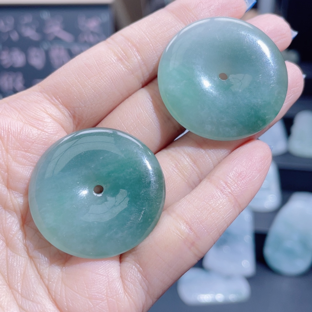 翡翠未镶嵌颈饰一对平安扣