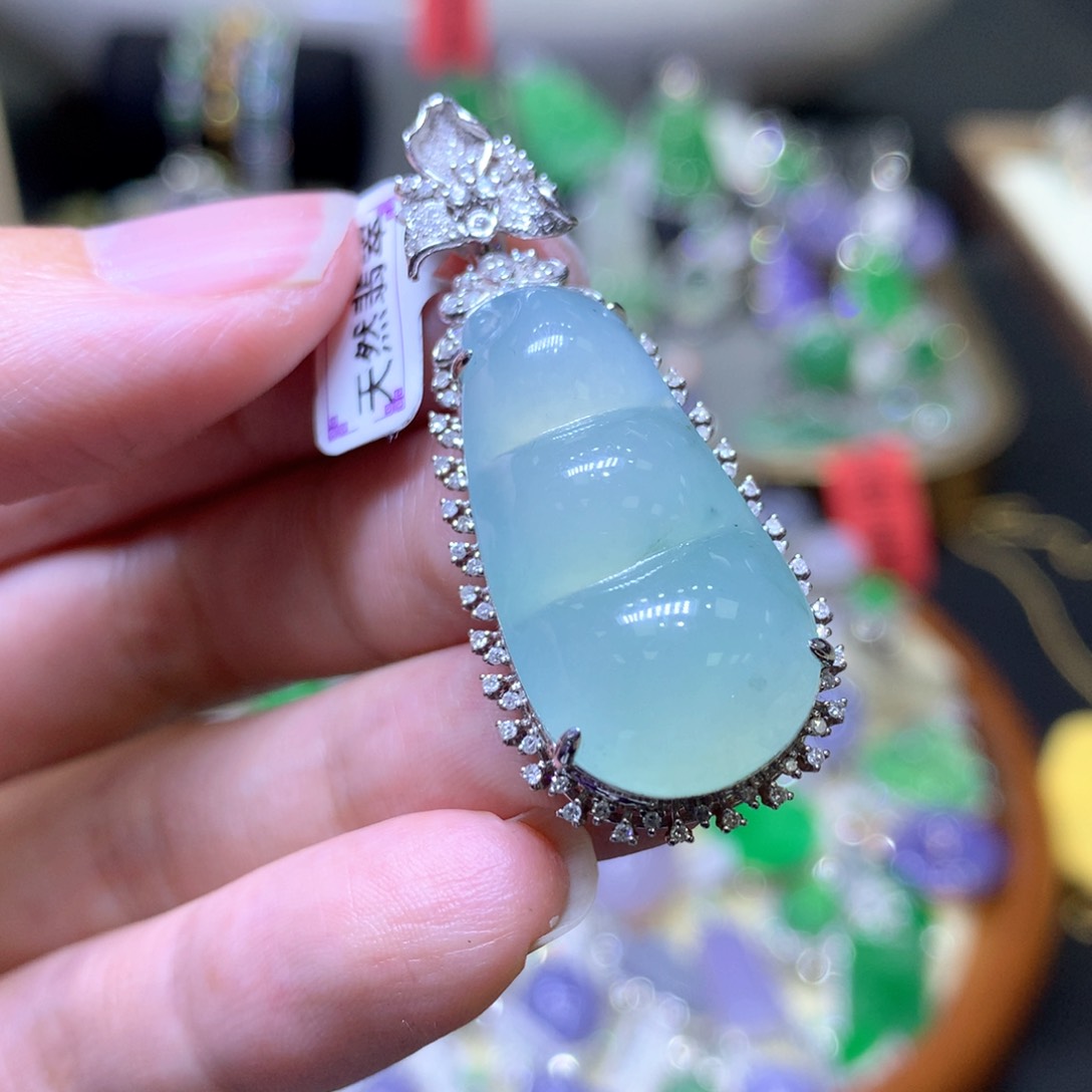 【闪购商品】翡翠颈饰18K金镶嵌翡翠吊坠项链