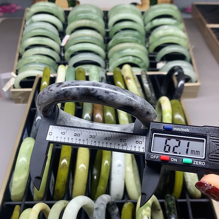 未镶嵌蛇纹石玉手镯121