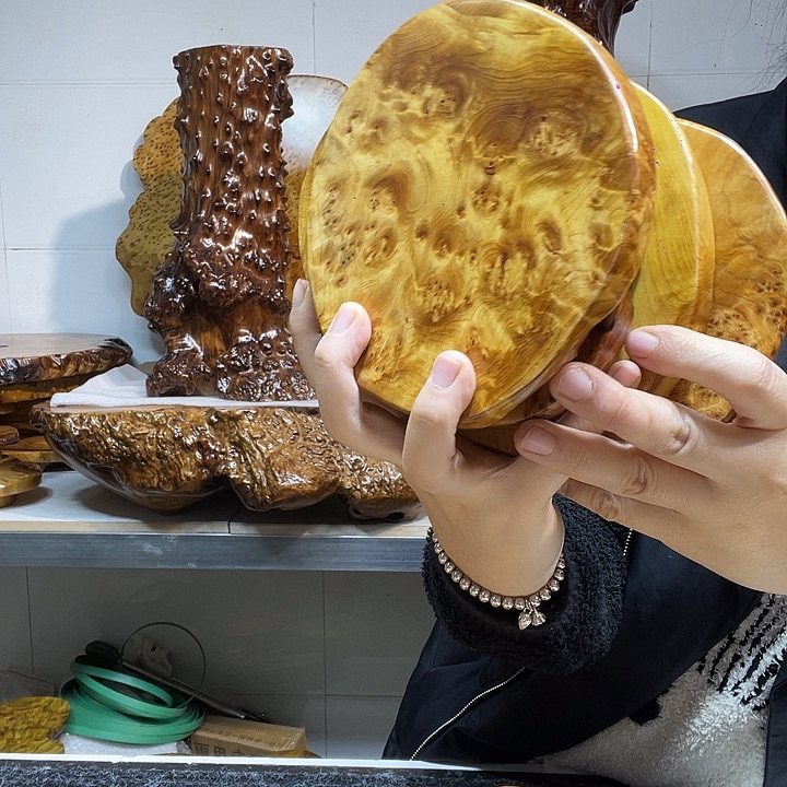 侯***飞香杉干泡干泡干泡