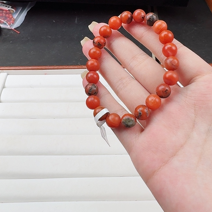 南红玛瑙黑母岩卡9一条未镶嵌