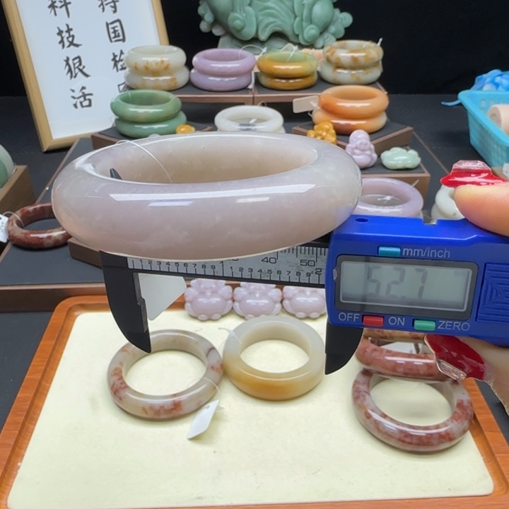 石英岩玉未镶嵌手镯