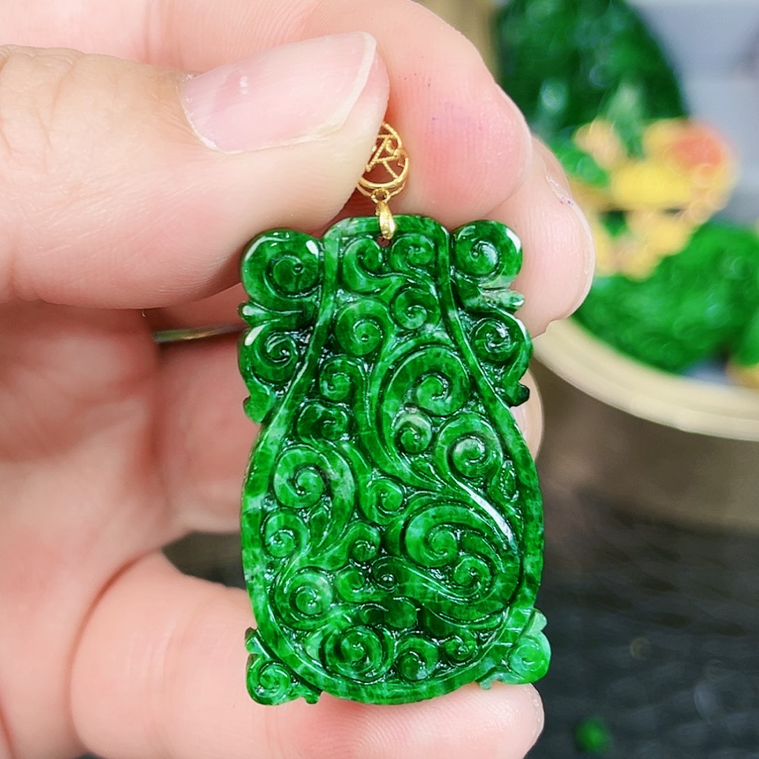 翡翠项链18K金镶嵌吊坠