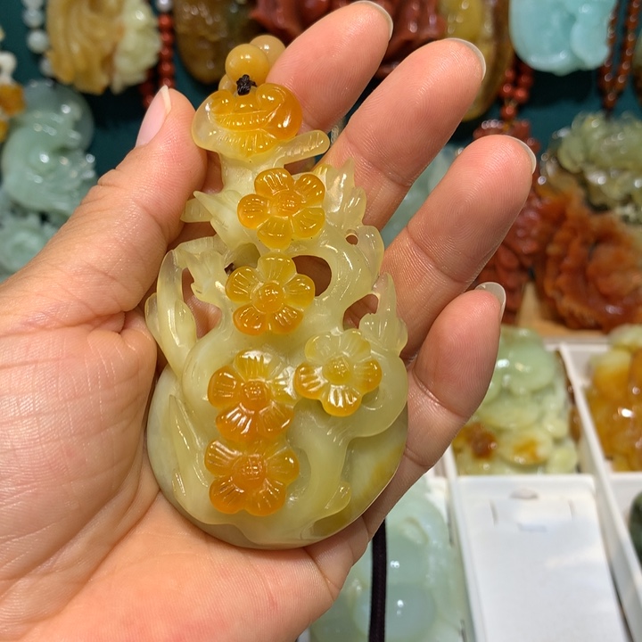 小***碟蛇纹石玉未镶嵌颈饰