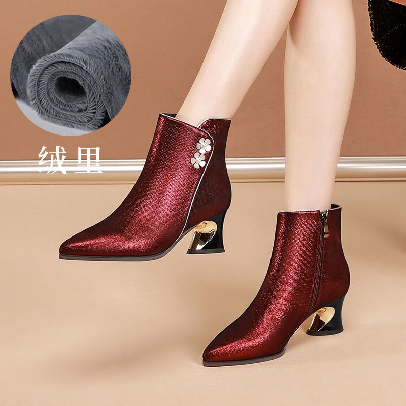 820秋冬新款尖头酒红色短靴女粗跟软皮靴子中跟加绒大码女鞋