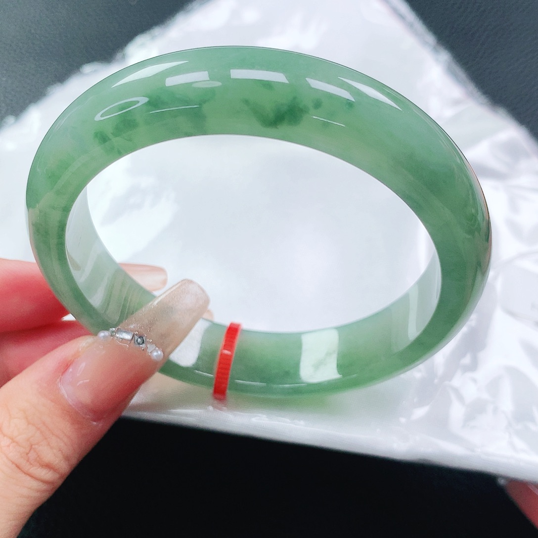 翡翠手镯未镶嵌57圈